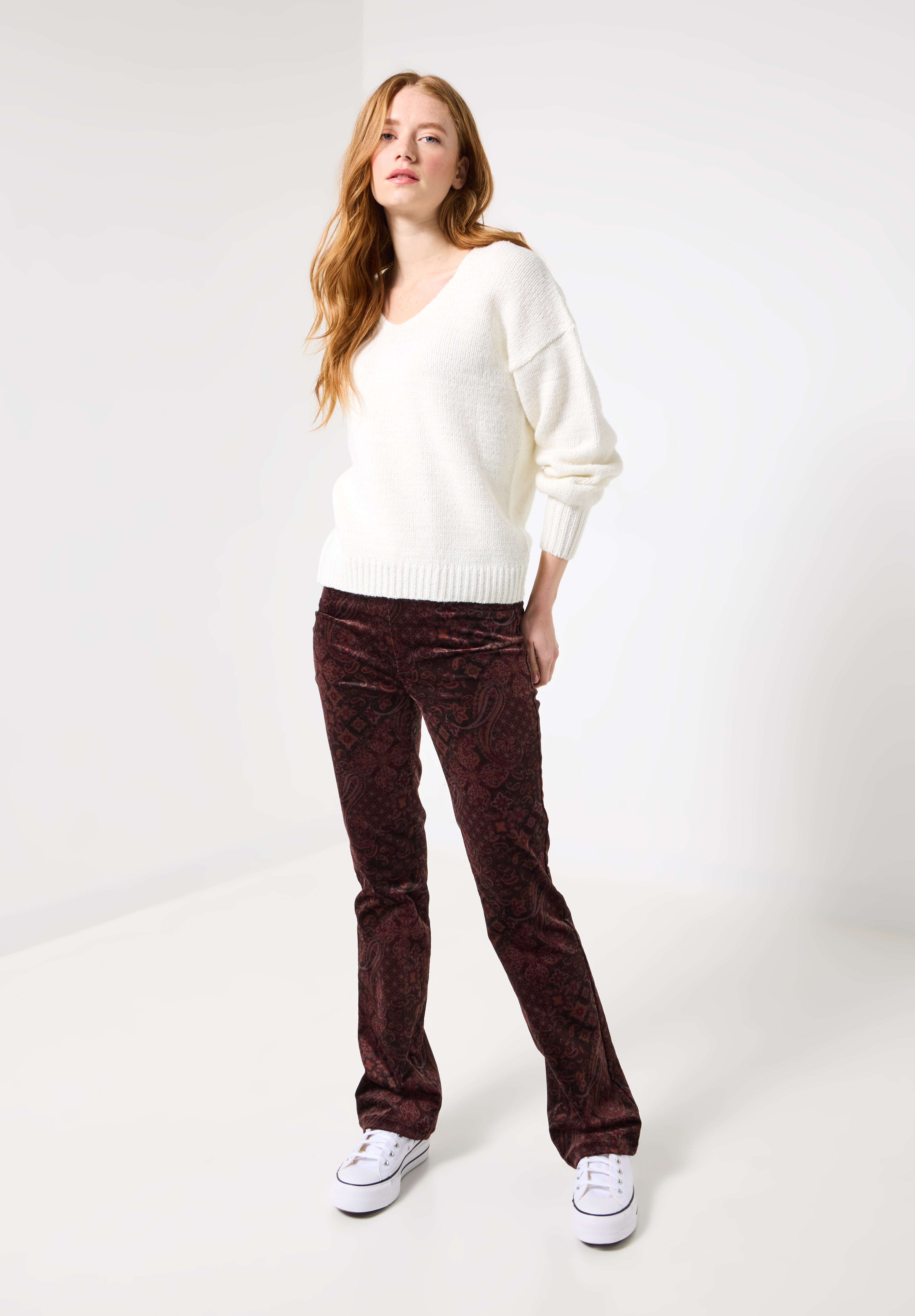 Cozy V-Neck Pullover Sweater image number 3
