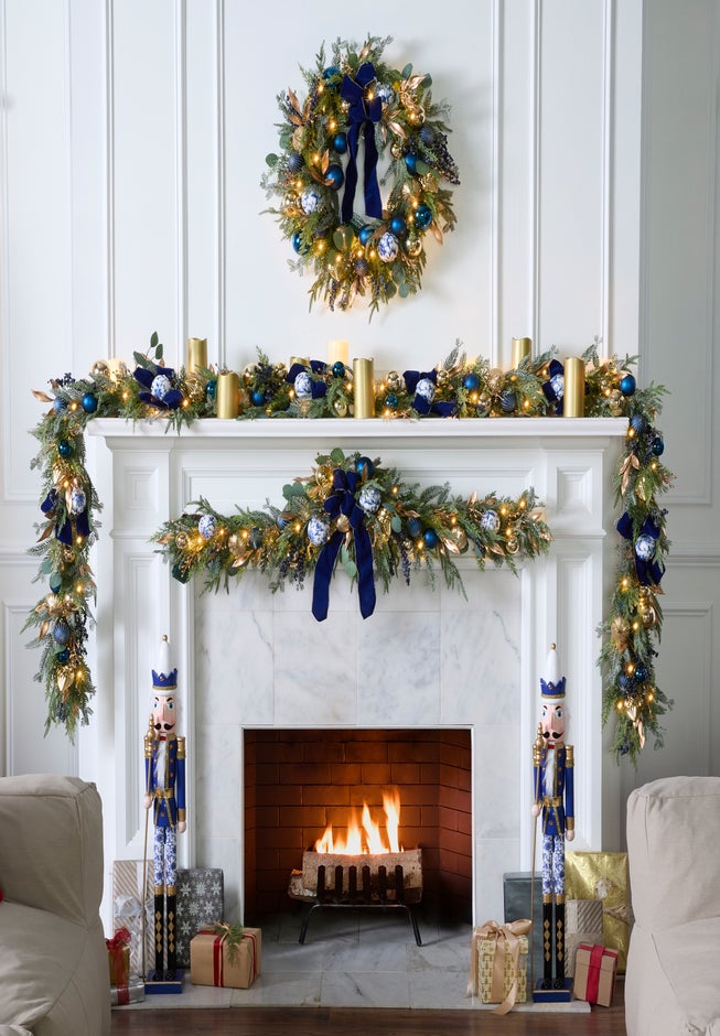 26" Pre-Lit Midnight Blue Wreath image number 1
