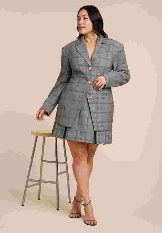 Nipped Waist Blazer With Back Adjuster image number 4