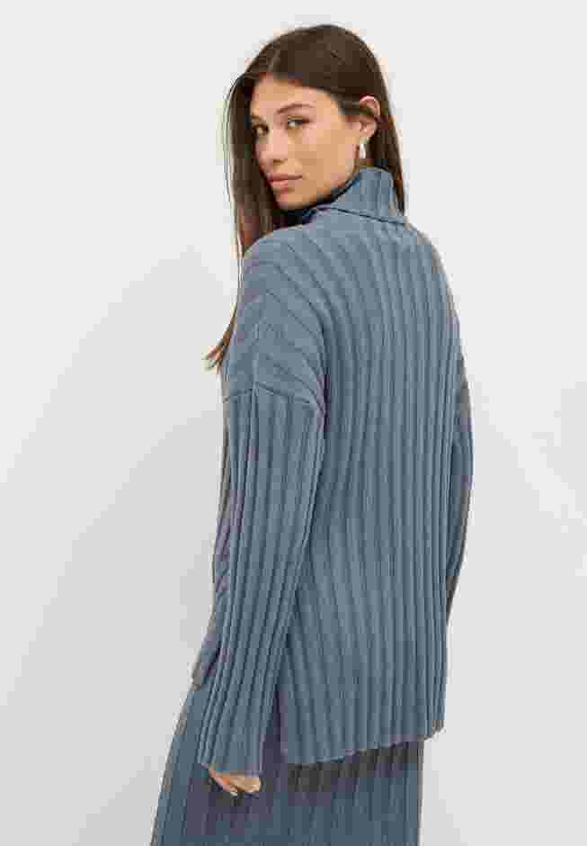 Wide Ribbed Turtleneck Pullover with Hi-Low Hem image number 1
