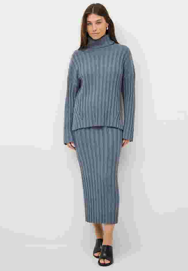 Wide Ribbed Turtleneck Pullover with Hi-Low Hem image number 0