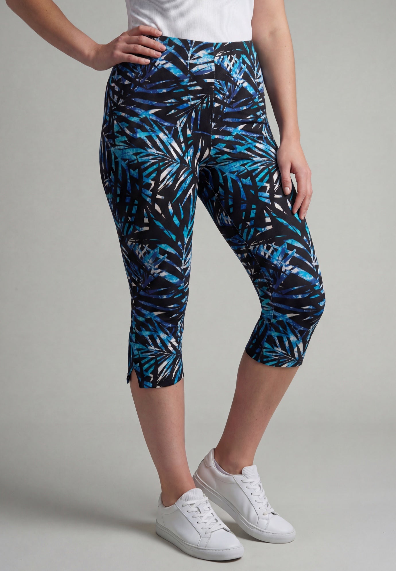 Stretch-Cotton Knit Pull-On Printed Capri Leggings image number 0