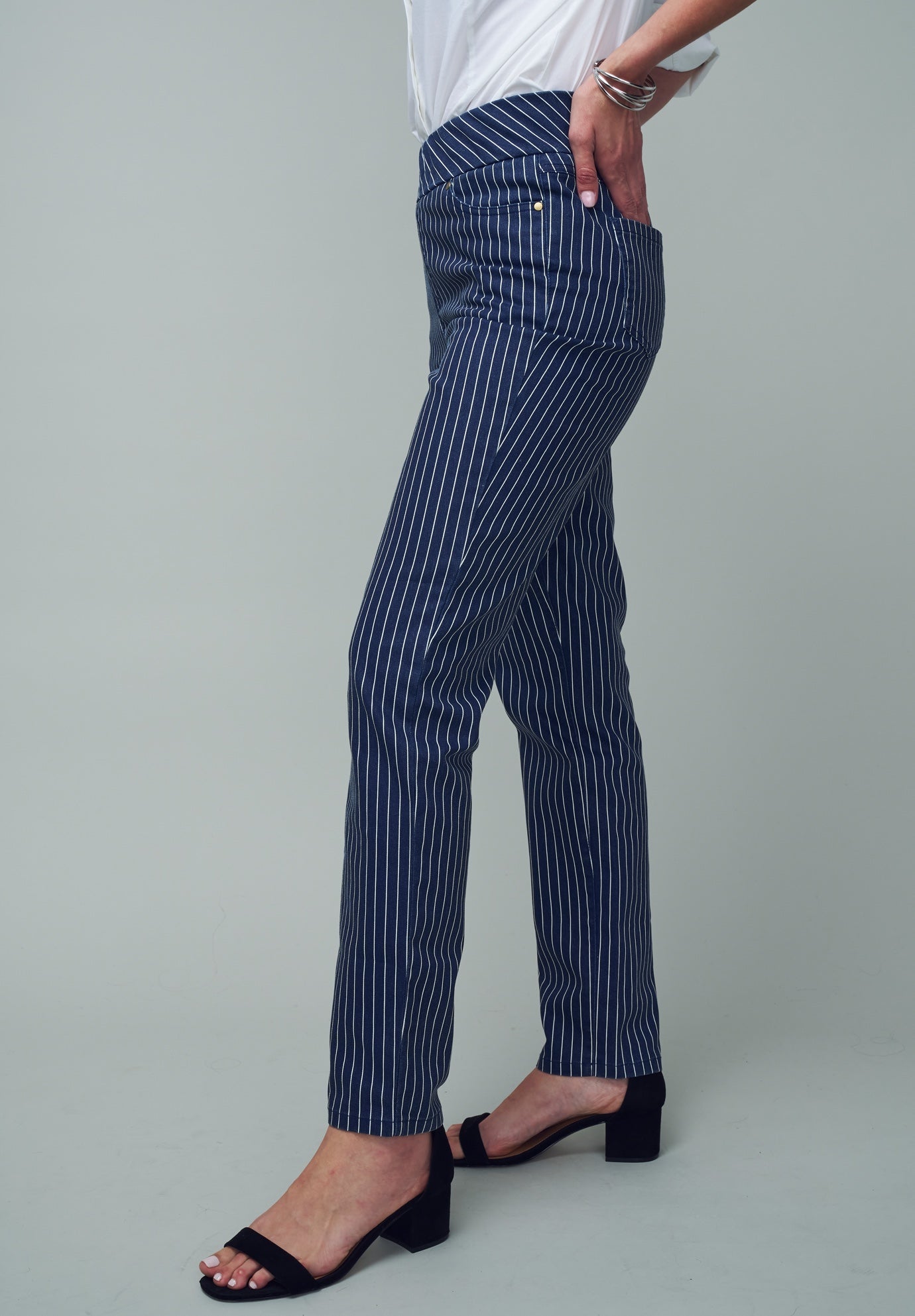 Comfort Waist Stretch Denim Straight-Leg Jean image number 1