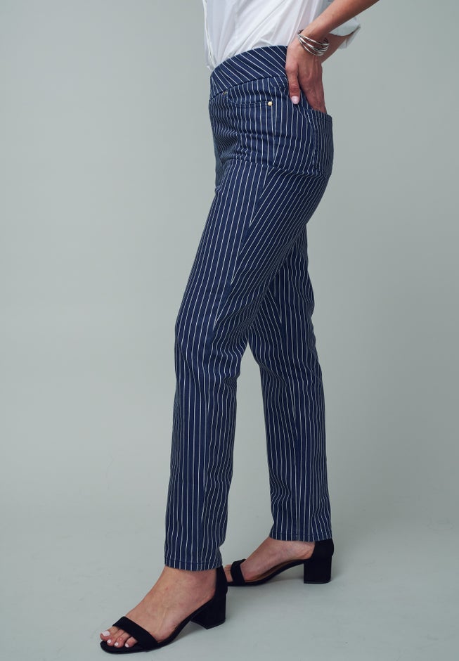 Comfort Waist Stretch Denim Straight-Leg Jean image number 1