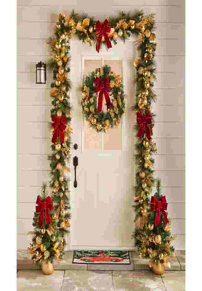 PRE-LIT REGAL 24" Wreath image number 1