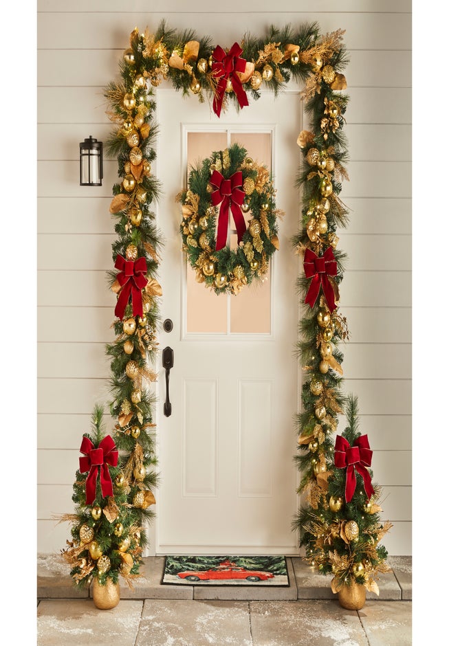 PRE-LIT REGAL 24" Wreath image number 1