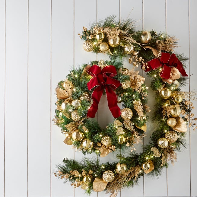 PRE-LIT REGAL 24" Wreath image number null