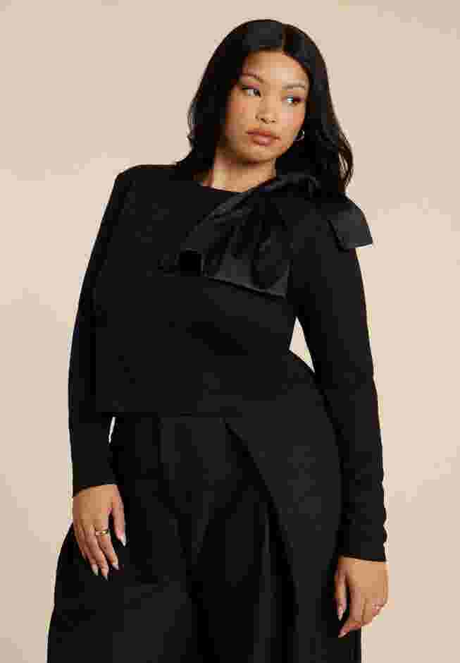 Strong Shoulder Top With Bow image number 3
