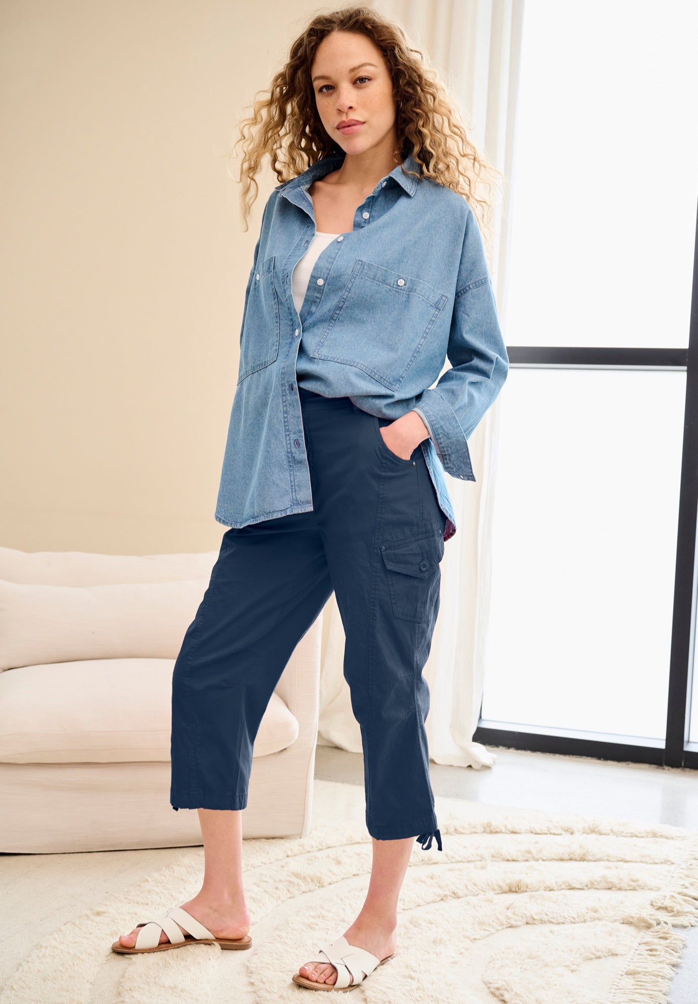 Mid-Rise Stretch Cotton Cargo Capris image number 0