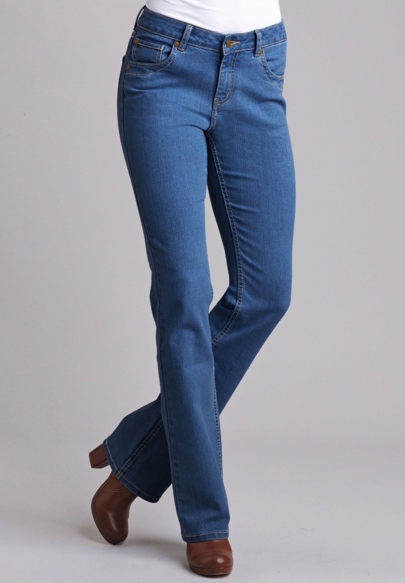 Mid-Rise 5-Pocket Stretch Bootcut Jean image number 0