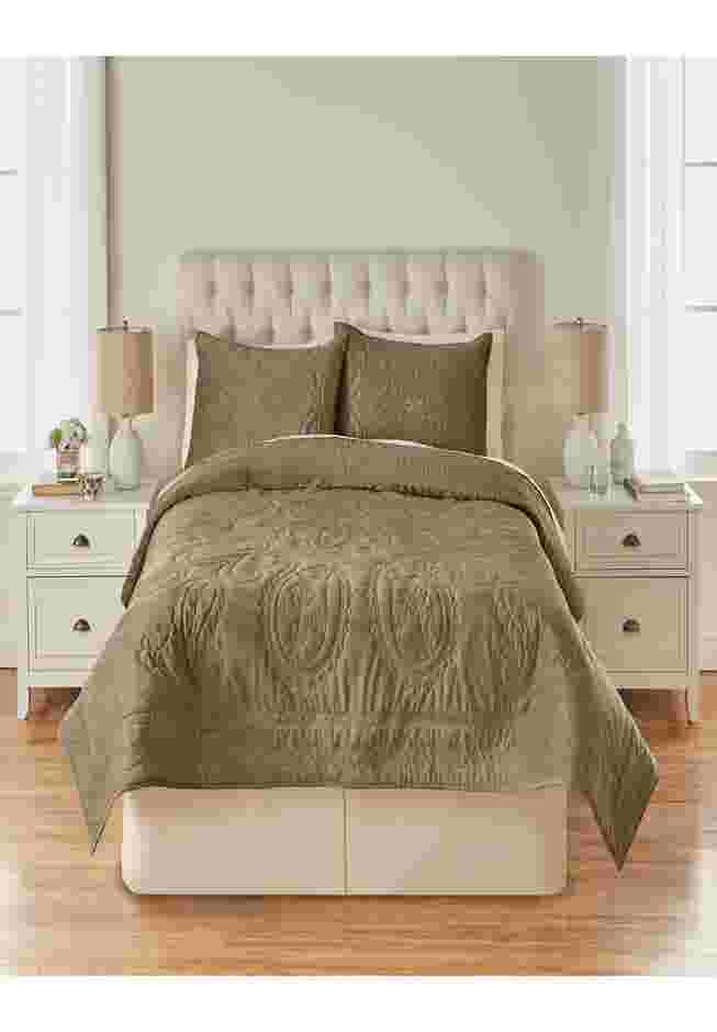 Embroidered Velvet Quilt Set image number 0