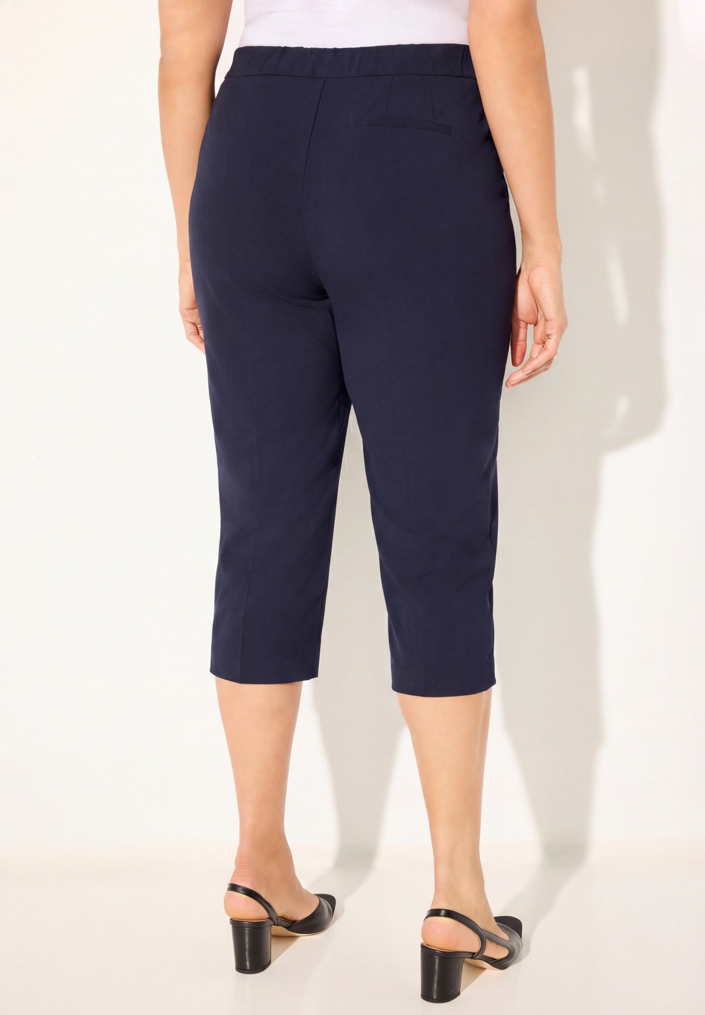 Right Fit&reg; Curvy Vent Capri image number 2