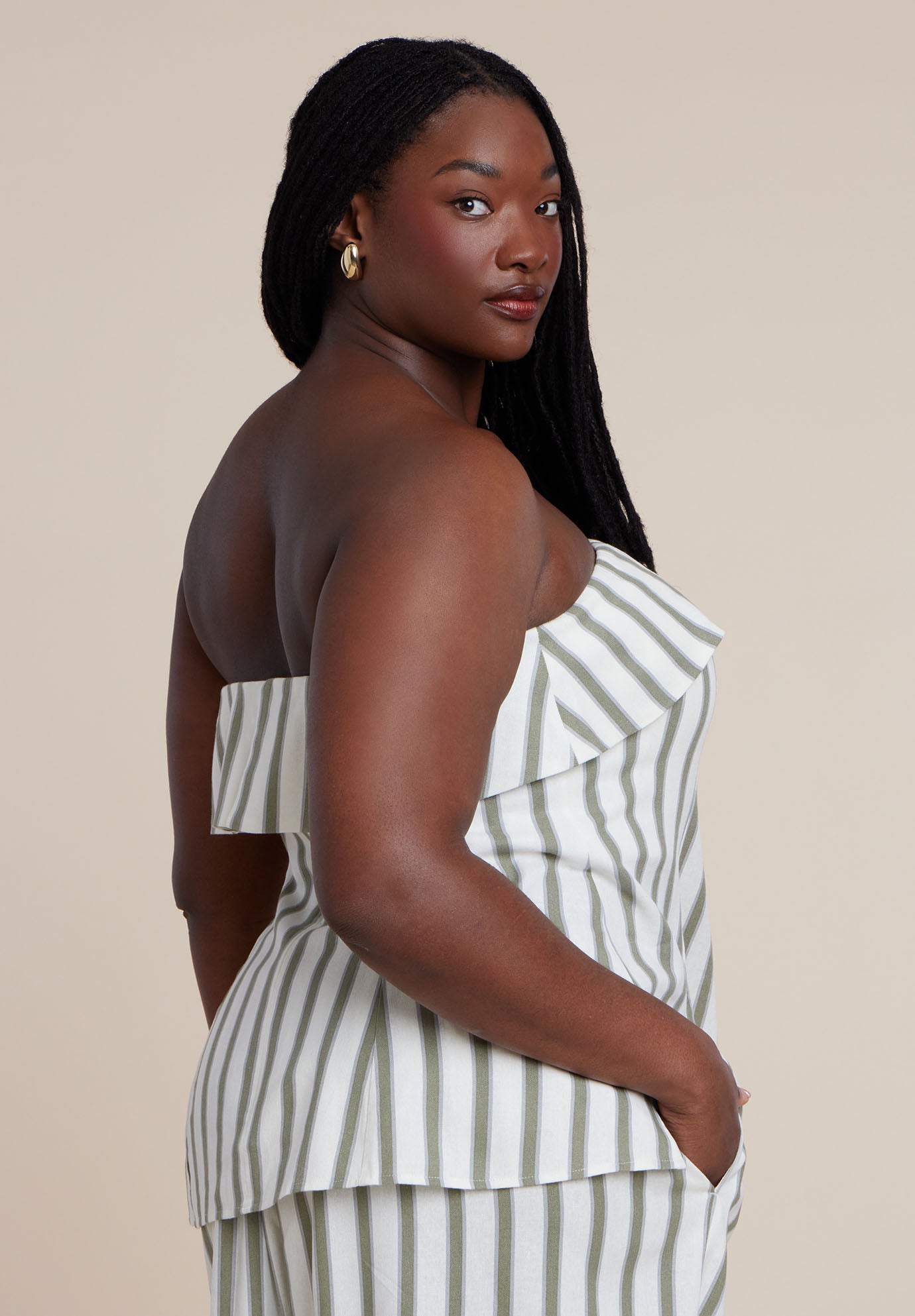 Sleeveless Linen Top With Foldover image number 3