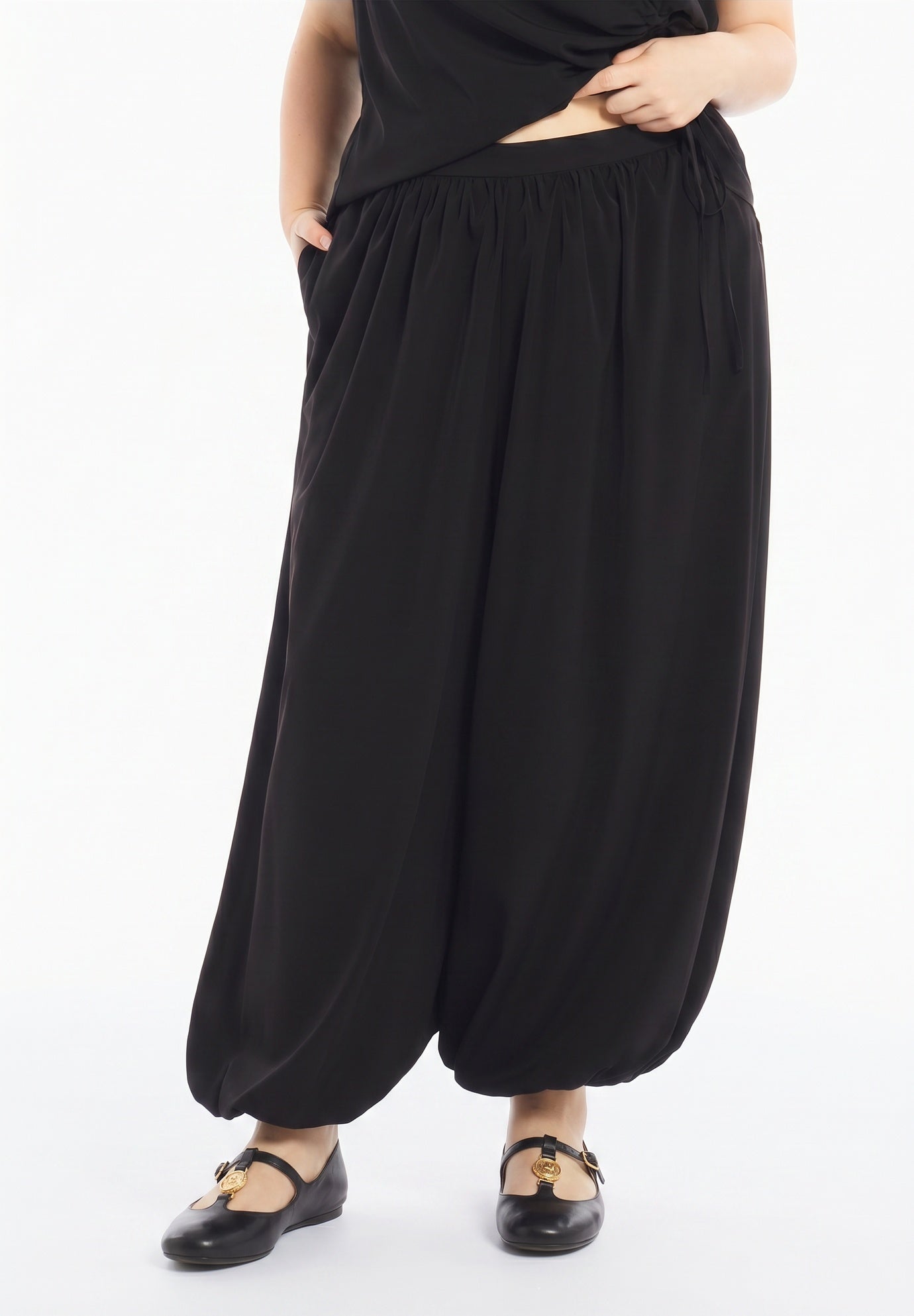 Elastic Waist Crepe Balloon Pant image number 1