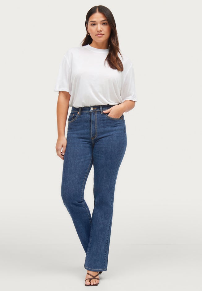 Mid-Rise Comfort Stretch 5-Pocket Bootcut Jeans image number 3