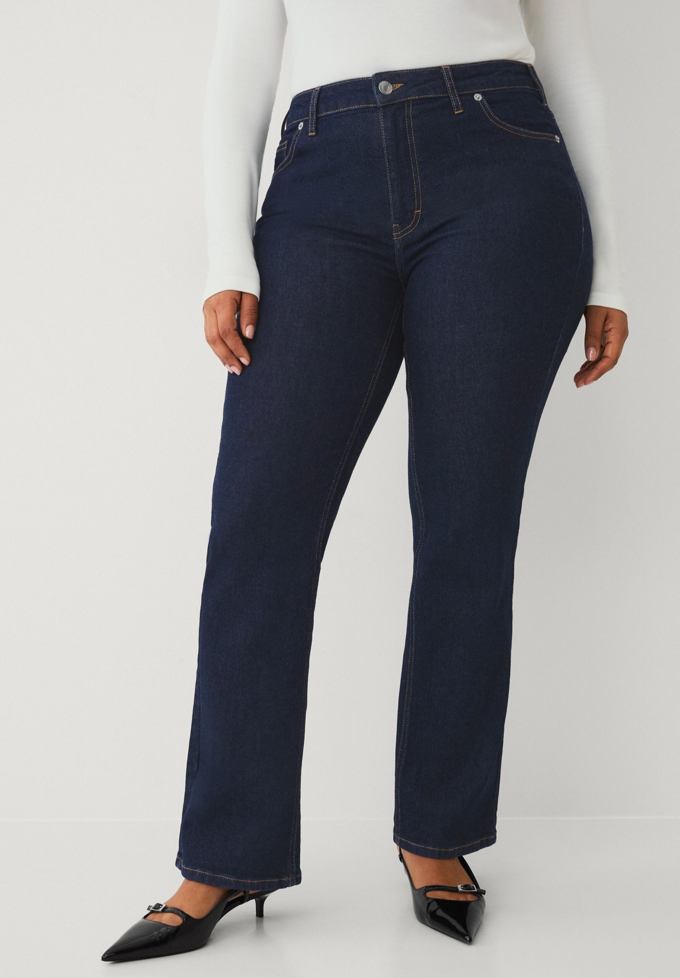 Mid-rise Stretch Bootcut Jeans image number 0
