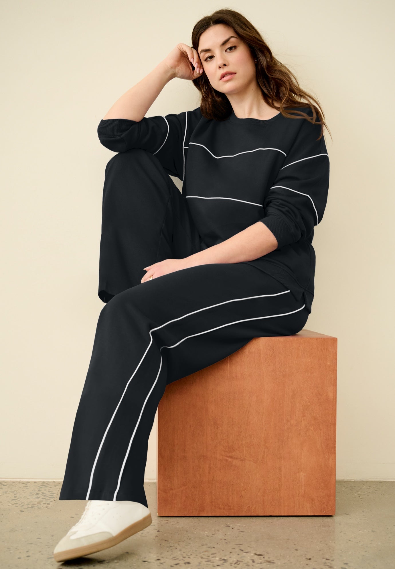 Ellos Studio Piped Boxy Fleece Sweatshirt image number 1