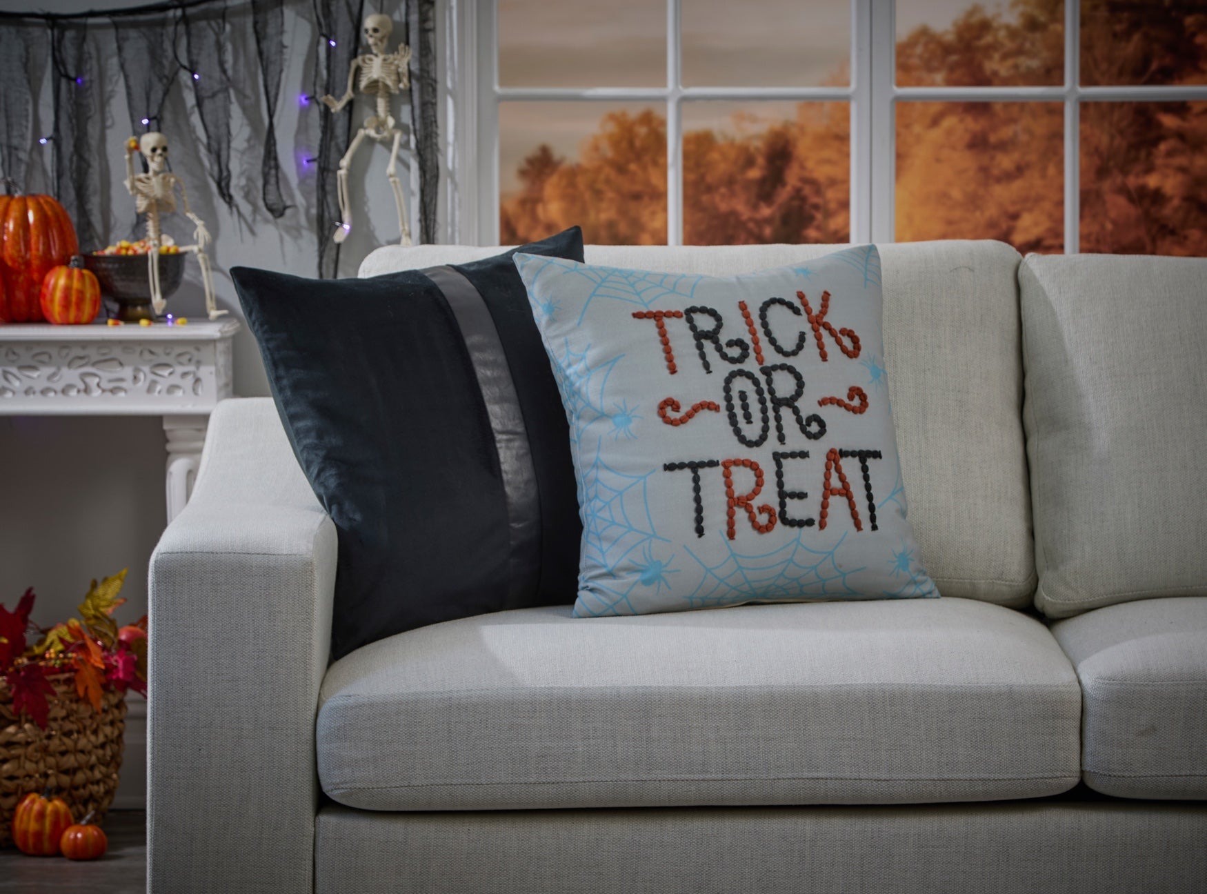 Set of 2 Halloween Decorative Pillows image number 0