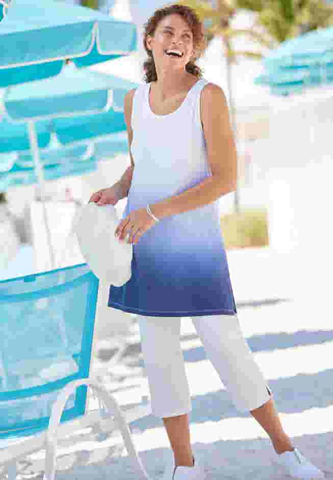 Womens Plus-Size Stretch Denim Five-Pocket Capri Jeans image number 4